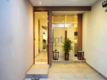 VENTA DE CASA DE TRES PISOS FRENTE A PARQUE  EN MIRAFLORES COUNTRY CLUB - PIURA