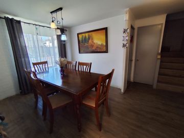 Cómoda Casa en Microbarrio (4D-3B-2E), Jardines de Santa María, Maipú.