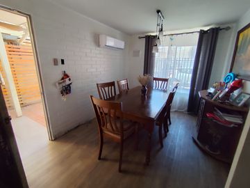Cómoda Casa en Microbarrio (4D-3B-2E), Jardines de Santa María, Maipú.