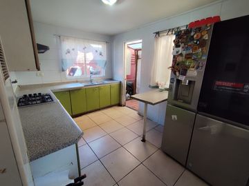 Cómoda Casa en Microbarrio (4D-3B-2E), Jardines de Santa María, Maipú.