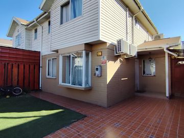 Cómoda Casa en Microbarrio (4D-3B-2E), Jardines de Santa María, Maipú.