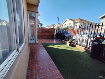 Cómoda Casa en Microbarrio (4D-3B-2E), Jardines de Santa María, Maipú.