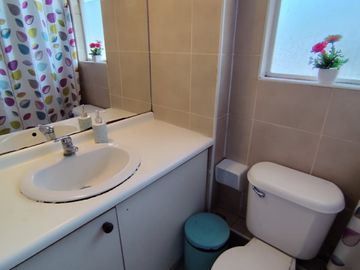 Cómoda Casa en Microbarrio (4D-3B-2E), Jardines de Santa María, Maipú.