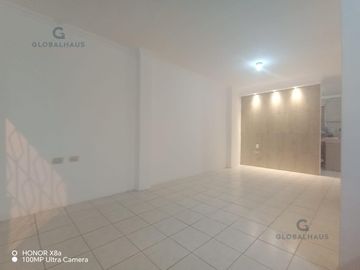 EN VENTA CASA MUCHO LOTE 1 GUAYAQUIL CERCA MALL DEL NORTE