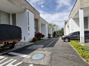 Hermosa casa en venta al norte de Armenia