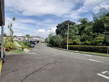 Hermosa casa en venta al norte de Armenia
