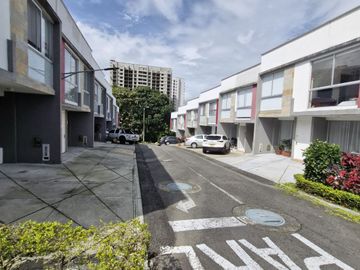 Hermosa casa en venta al norte de Armenia
