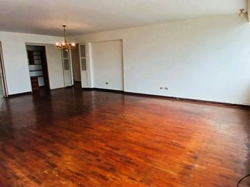 Oportunidad En El Corazón De Miraflores – Ideal Para Inversión O Remodelación