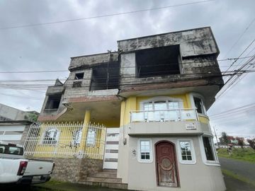 Casa en venta en la Urb. El Porton- Santo Domingo