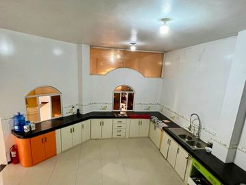 Casa en venta en la Urb. El Porton- Santo Domingo