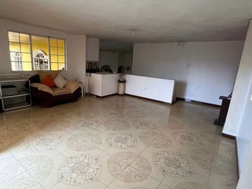 Casa en venta en la Urb. El Porton- Santo Domingo