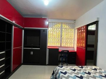 Casa en venta en la Urb. El Porton- Santo Domingo