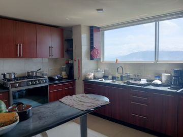 DEPARTAMENTO EN VENTA CON VISTA SECTOR MASTODONTES NORTE QUITO