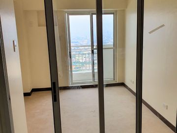 Nice 1 Bedroom with Parking Condominium For Sale in Manila Torre De Manila