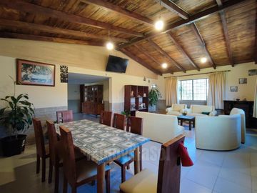 CASA DE VENTA CON TERRENO EN GUAYLLABAMBA QUITO - ECUADOR