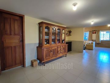 CASA DE VENTA CON TERRENO EN GUAYLLABAMBA QUITO - ECUADOR