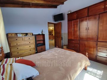 CASA DE VENTA CON TERRENO EN GUAYLLABAMBA QUITO - ECUADOR