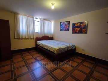 CASA DE VENTA CON TERRENO EN GUAYLLABAMBA QUITO - ECUADOR