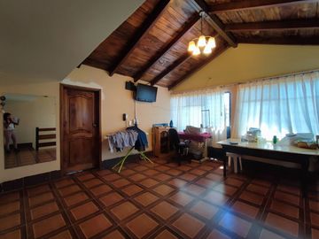 CASA DE VENTA CON TERRENO EN GUAYLLABAMBA QUITO - ECUADOR