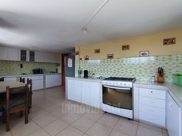 CASA DE VENTA CON TERRENO EN GUAYLLABAMBA QUITO - ECUADOR