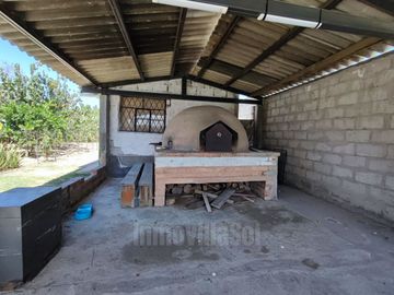 CASA DE VENTA CON TERRENO EN GUAYLLABAMBA QUITO - ECUADOR