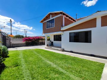 CASA DE VENTA CON TERRENO EN GUAYLLABAMBA QUITO - ECUADOR