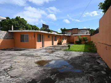 VENDO CASA CON DEPARTAMENTOS EN COL. CENTRO DE VERACRUZ