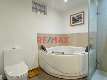 Venta De Departamento Moderno Mas Aires En Distrito Turístico .Miraflores
