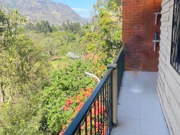 Oportunidad excelente propiedad en venta con 10.000m2 de terreno, en Gualaceo sector Cértag