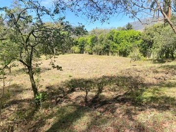 Oportunidad excelente propiedad en venta con 10.000m2 de terreno, en Gualaceo sector Cértag