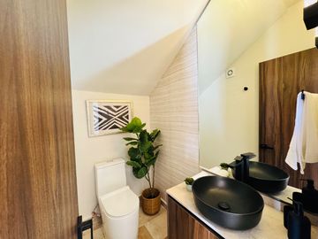 Se Vende Casa en Vela Sur Corregidora Qro, con cuarto de servicio