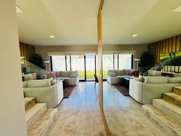 Se Vende Casa en Vela Sur Corregidora Qro, con cuarto de servicio