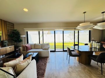 Se Vende Casa en Vela Sur Corregidora Qro, con cuarto de servicio