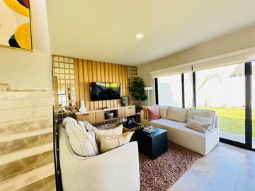 Se Vende Casa en Vela Sur Corregidora Qro, con cuarto de servicio