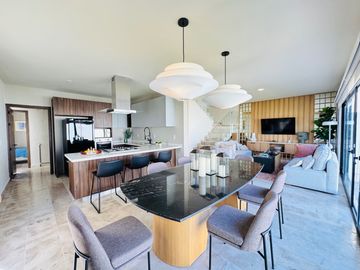 Se Vende Casa en Vela Sur Corregidora Qro, con cuarto de servicio