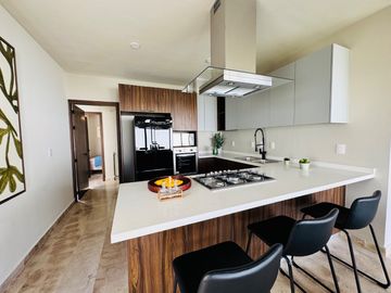 Se Vende Casa en Vela Sur Corregidora Qro, con cuarto de servicio