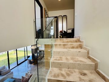 Se Vende Casa en Vela Sur Corregidora Qro, con cuarto de servicio