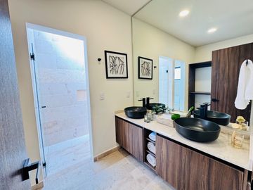 Se Vende Casa en Vela Sur Corregidora Qro, con cuarto de servicio