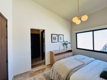Se Vende Casa en Vela Sur Corregidora Qro, con cuarto de servicio