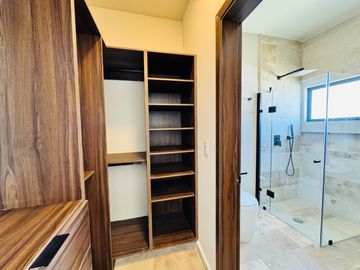 Se Vende Casa en Vela Sur Corregidora Qro, con cuarto de servicio