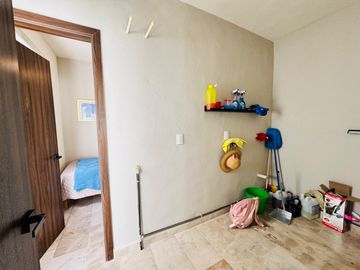 Se Vende Casa en Vela Sur Corregidora Qro, con cuarto de servicio