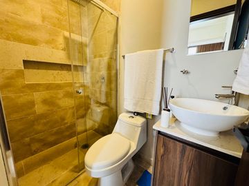 Se Vende Casa en Vela Sur Corregidora Qro, con cuarto de servicio