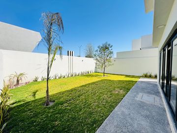 Se Vende Casa en Vela Sur Corregidora Qro, con cuarto de servicio
