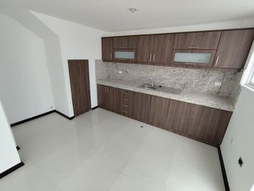 🏠 CASA ESQUINERA 2 PLANTAS 3 DORMITORIOS CON TERRAZA -  $78,000.oo (Marianitas de Calderón)