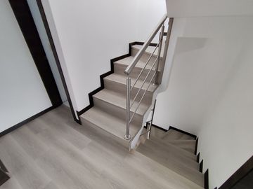 🏠 CASA ESQUINERA 2 PLANTAS 3 DORMITORIOS CON TERRAZA -  $78,000.oo (Marianitas de Calderón)
