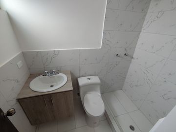🏠 CASA ESQUINERA 2 PLANTAS 3 DORMITORIOS CON TERRAZA -  $78,000.oo (Marianitas de Calderón)