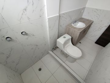 🏠 CASA ESQUINERA 2 PLANTAS 3 DORMITORIOS CON TERRAZA -  $78,000.oo (Marianitas de Calderón)