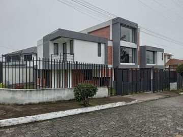 Vendo Casa Por estrenar, sector El Colibri.