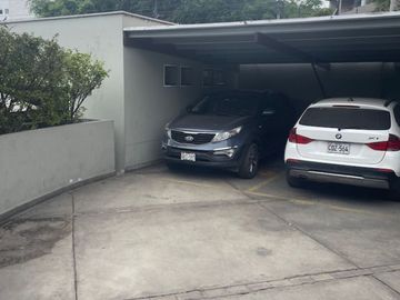 DUPLEX ESTILO CASA EN EXCELENTE ZONA CON VISTA MAR