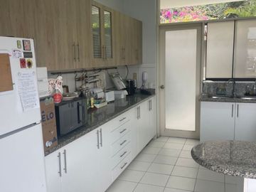 DUPLEX ESTILO CASA EN EXCELENTE ZONA CON VISTA MAR
